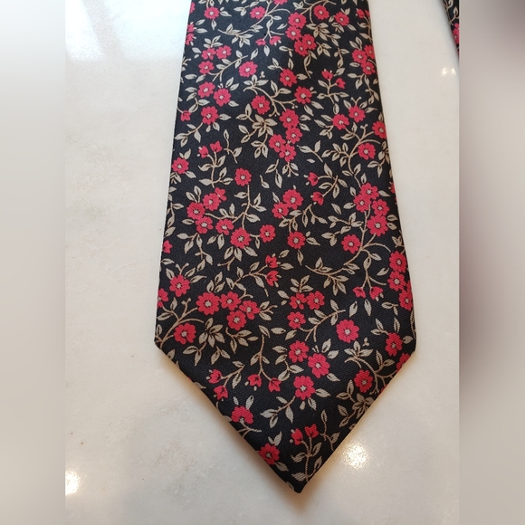 Fbiti by Micahel Luisi Red and Black Floral Tie - Picture 2 of 6